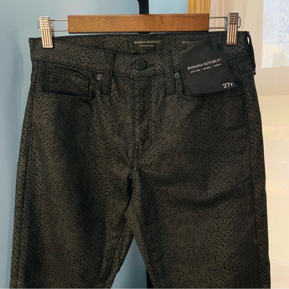 NWT Banana Republic Mid Rise Skinny Ankle Jeans in Black Snakeskin Print - Picture 2 of 7